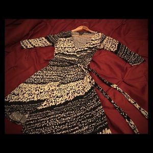 Black and cream pattern long sleeved wrap dress